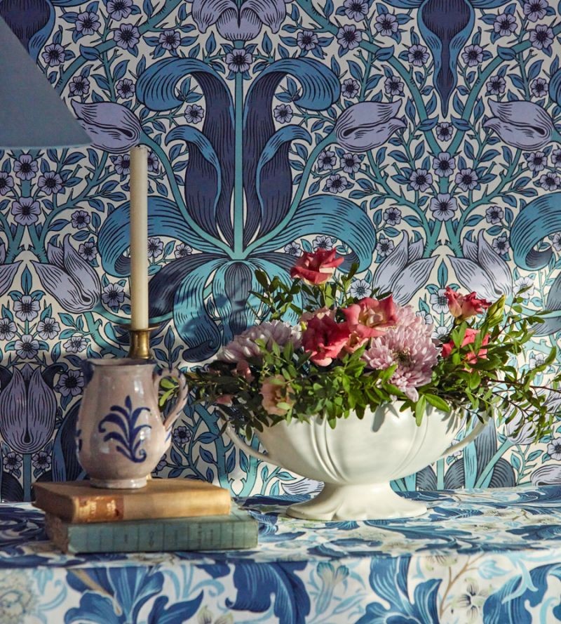 Morris & Co. 217336 Bedford Park Spring Thicket Fruit Punch - tapeta roślinna