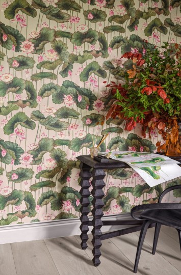 Cole&Son 126/9033 Shinrin Yoku Lily Lotus White on Charcoal - tapeta lilie wodne