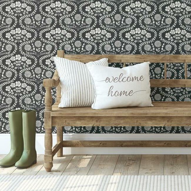 York FH4022 Simply Farmhouse Folksy Floral Black/White - tapeta w ludowe ornamenty roślinne