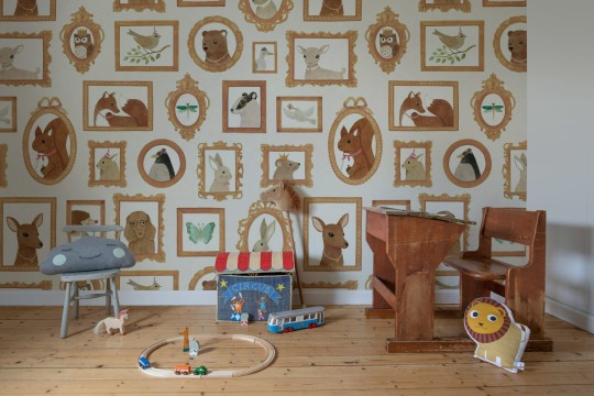 Rebel Walls R19988 Family Fun Pet Frames Beige - mural dla dzieci w zwierzęta