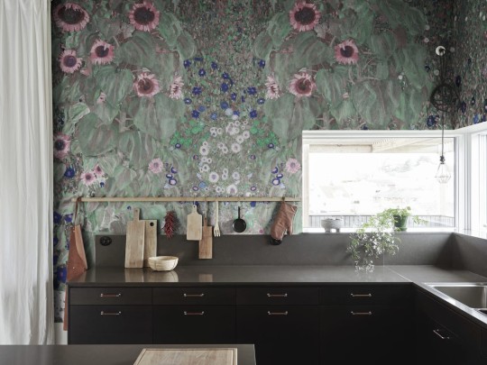 Rebel Walls R20546 First Rebels Farm Garden Soft - mural w obraz Gustava Klimta