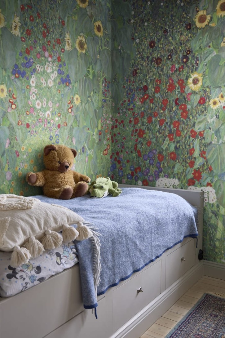 Rebel Walls R20545 First Rebels Farm Garden Repeatable - mural w obraz Gustava Klimta