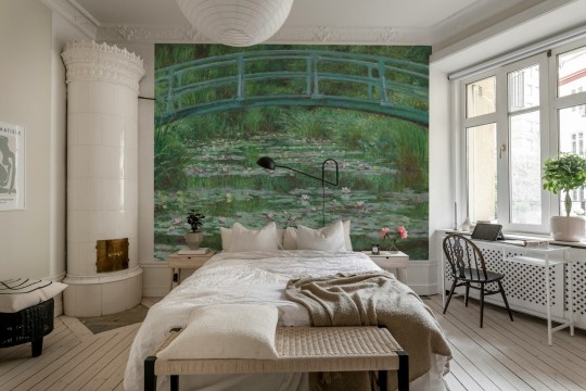 Rebel Walls R20567 First Rebels The Japanese Footbridge by Monet - mural w lilie wodne wzorowane na obrazach Claude’a Moneta