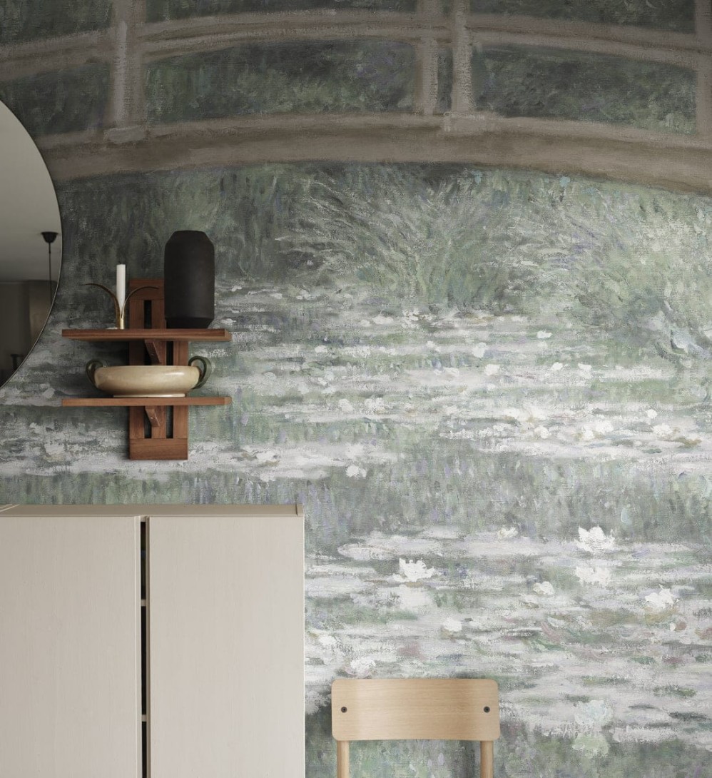 Rebel Walls R20569 First Rebels The Japanese Footbridge Soft - mural w lilie wodne wzorowane na obrazach Claude’a Moneta