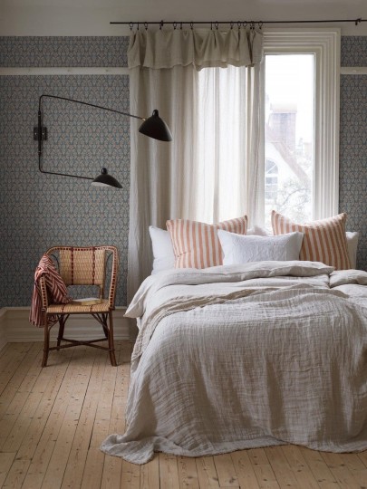 Boras Tapeter 4535 Icons Nora Blue - tapeta w kwiaty w angielskim stylu