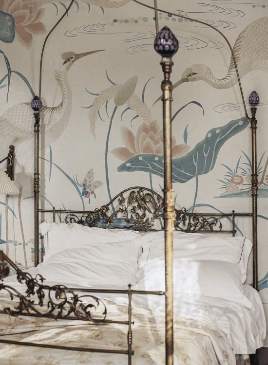 Sandberg S10551 Chinoiserie Garden Seabirds Misty Blue - mural rajski ogród z wodnymi ptakami
