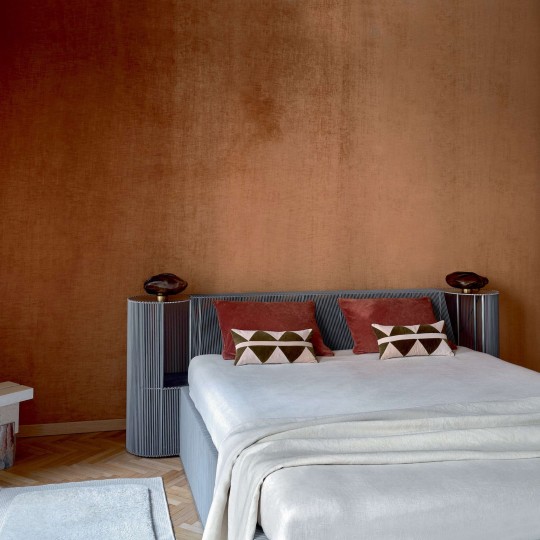 Elitis RM 410 41 Alcôve II Alcôve - tapeta imitująca aksamit z metalicznymi przeszyciami