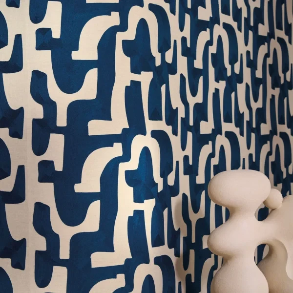 Casamance 71630350 Linessence 2 Monodie Bleu Craie - tapeta w haftowany wzór na lnianej bawełnie