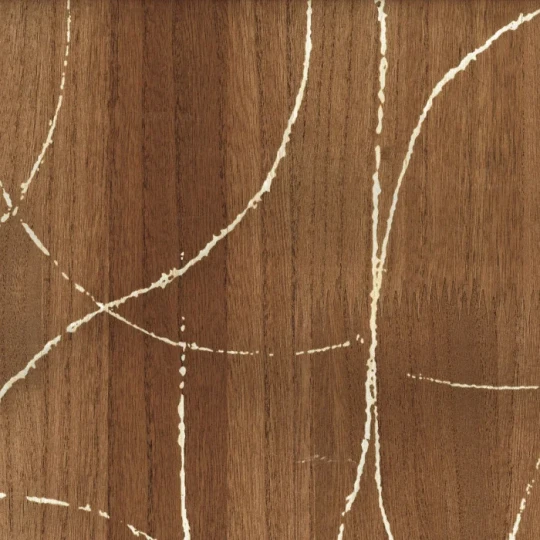 Casamance 71761732 Traversee Splendeur Chene Fonce or - tapeta z geometrycznym wzorem wyrytym w fornirze drewnianym