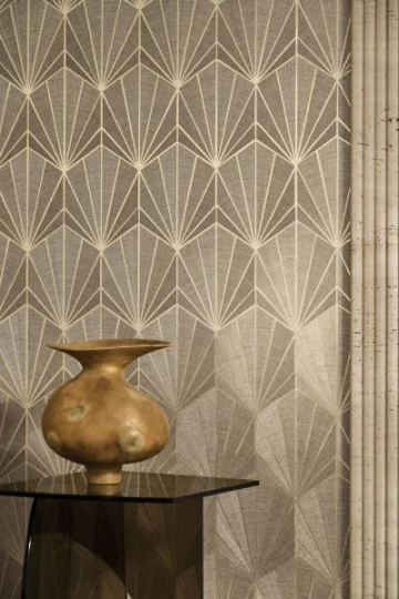 Casamance 71815137 Traversee Majeste Beige Sable Or - tapeta mozaika z włókna abaki i metalicznych akcentów