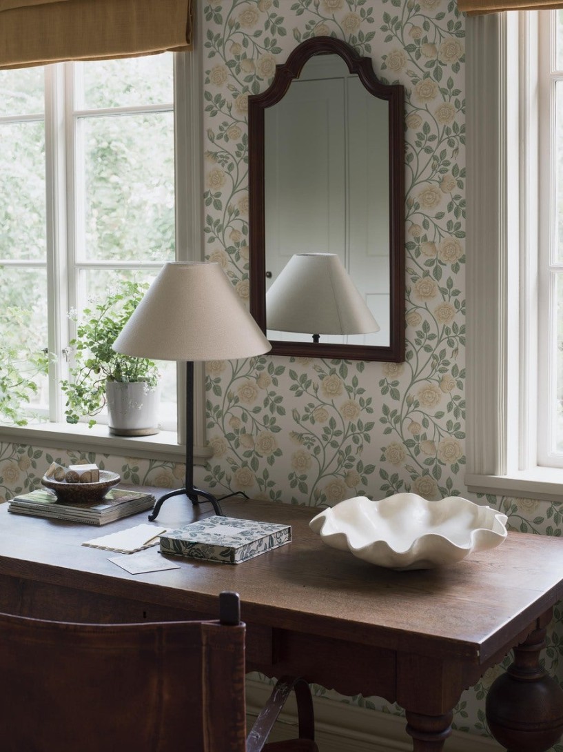 Boras Tapeter 6957 Osterlen Elsa - tapeta w girlandy kwiatowe