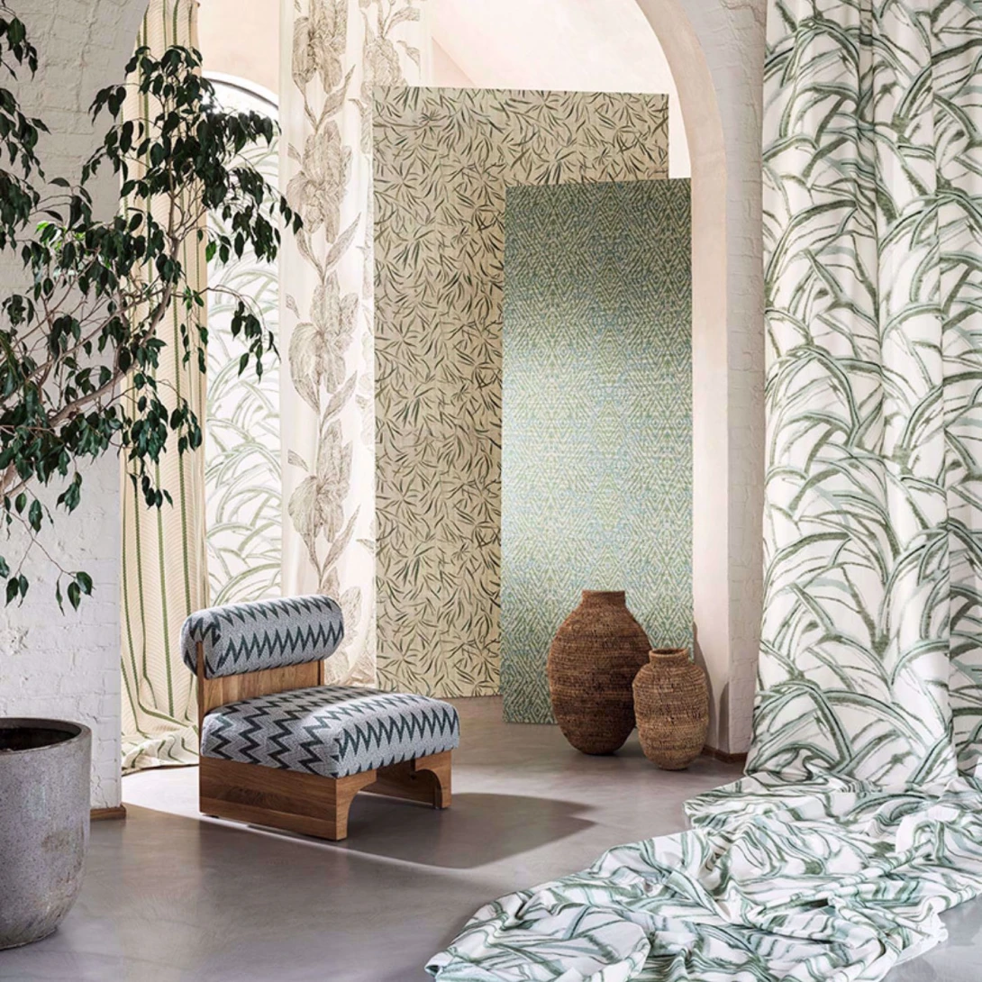 Harlequin 113193 Kasuri Moji Gold - tapeta w liście