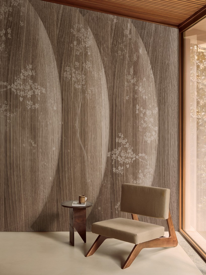 Wall & Deco WDAT2501 Contemporary 2025 Atmosfere – mural w gałęzie na tle imitującym drewno