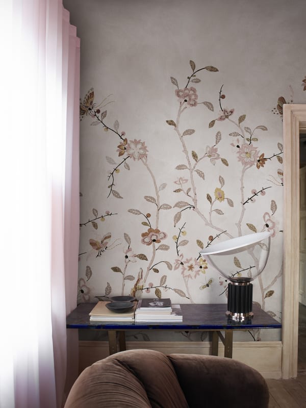 Rebel Walls R20359 Poetic Whispering Petals Pink - mural w ręcznie malowane kwiaty
