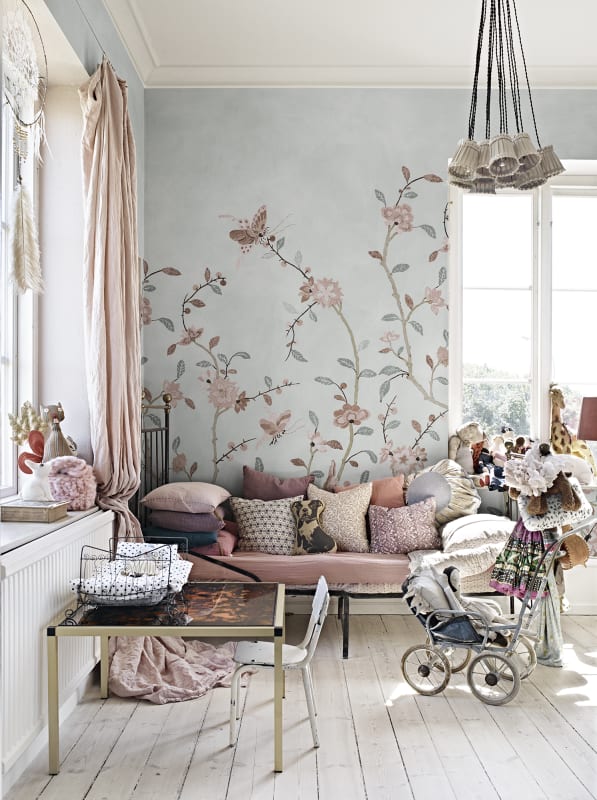 Rebel Walls R20360 Poetic Whispering Petals Light Blue - mural w ręcznie malowane kwiaty