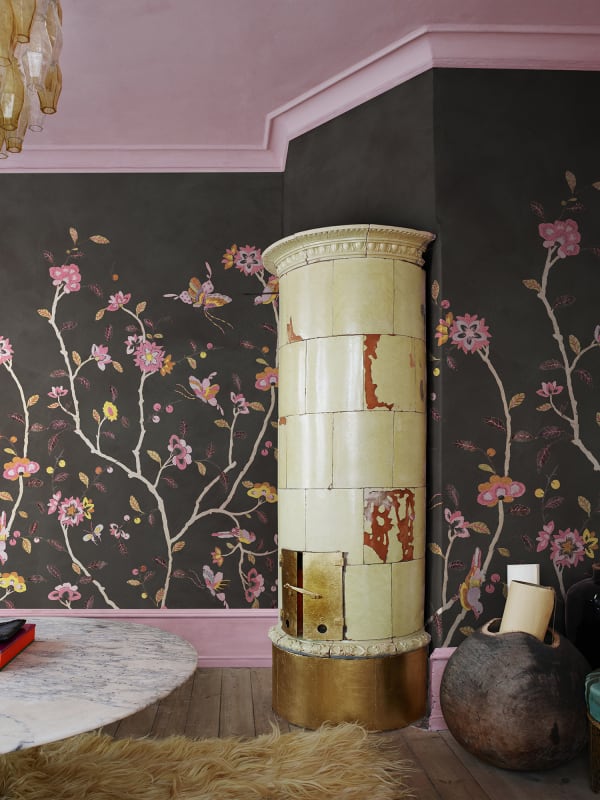 Rebel Walls R20362 Poetic Whispering Petals Black - mural w ręcznie malowane kwiaty