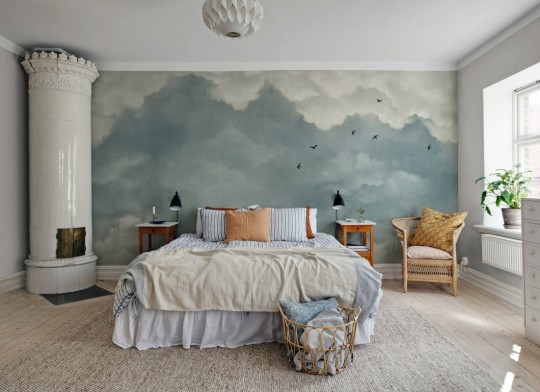 Rebel Walls R20993 Poetic Sky of Clouds Blue Birds - mural w ręcznie malowany pejzaż nieba