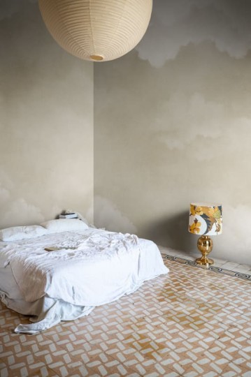 Rebel Walls R20996 Poetic Sky of Clouds Beige - mural w ręcznie malowany pejzaż nieba