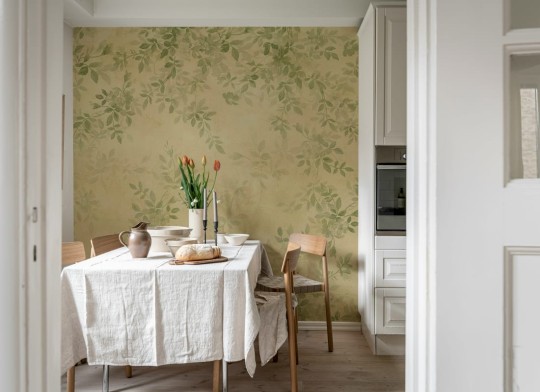 Rebel Walls R21000 Poetic Daydream Yellow - mural w liście na zamglonym tle