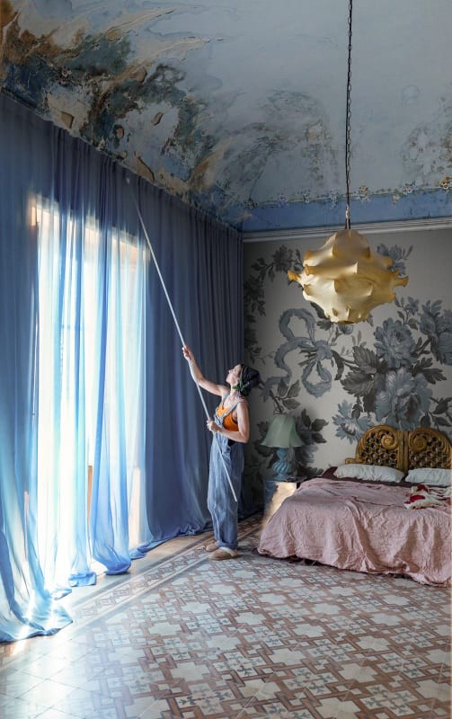 Rebel Walls R20989 Poetic Vintage Bow Light Blue - mural w kwiaty w stylu vintage