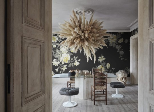 Rebel Walls R20992 Poetic Vintage Bow Black - mural w kwiaty w stylu vintage