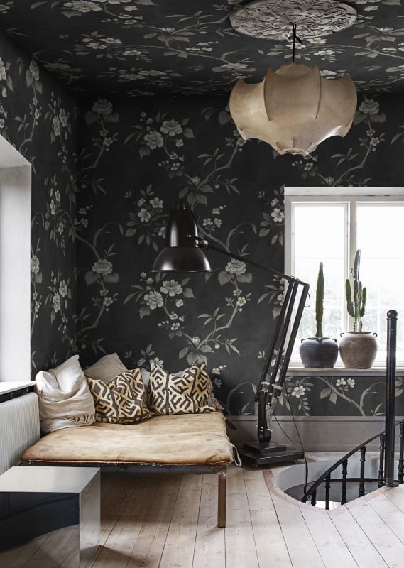 Rebel Walls R20988 Poetic Poetic Flora Black - mural w ręcznie malowane gałęzie i kwiaty