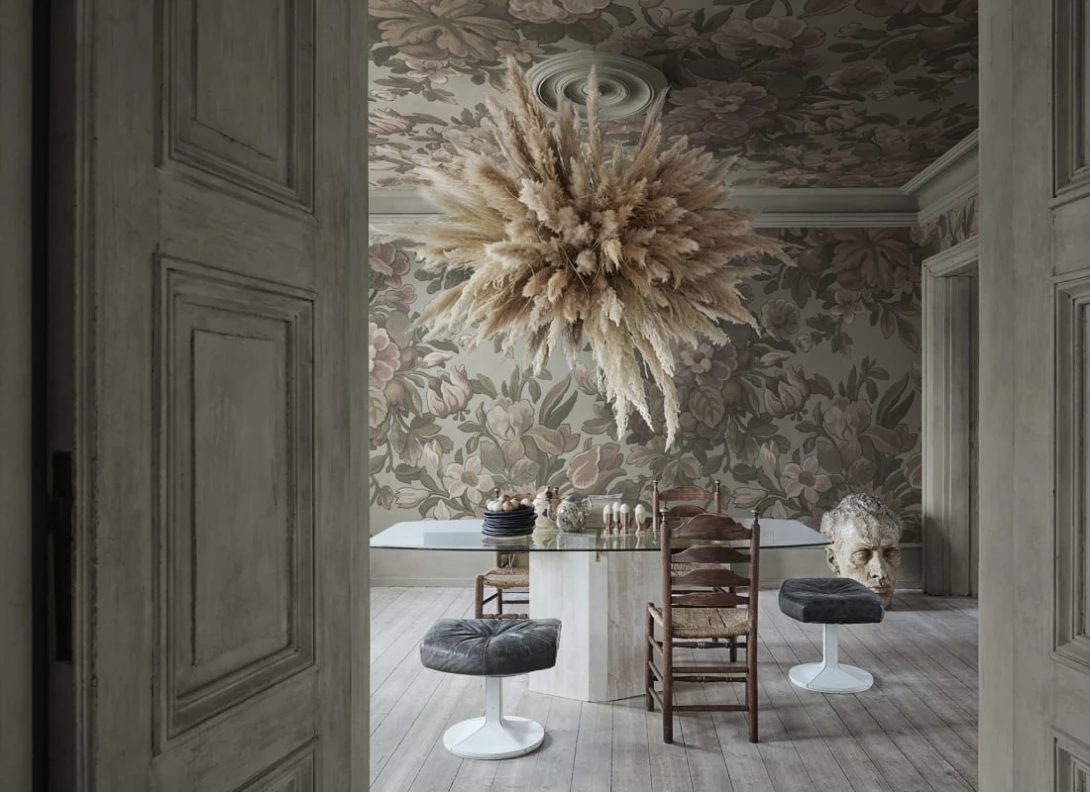 Rebel Walls R20980 Poetic Vintage Garden Dusty Pink - mural w ręcznie malowane kwiaty