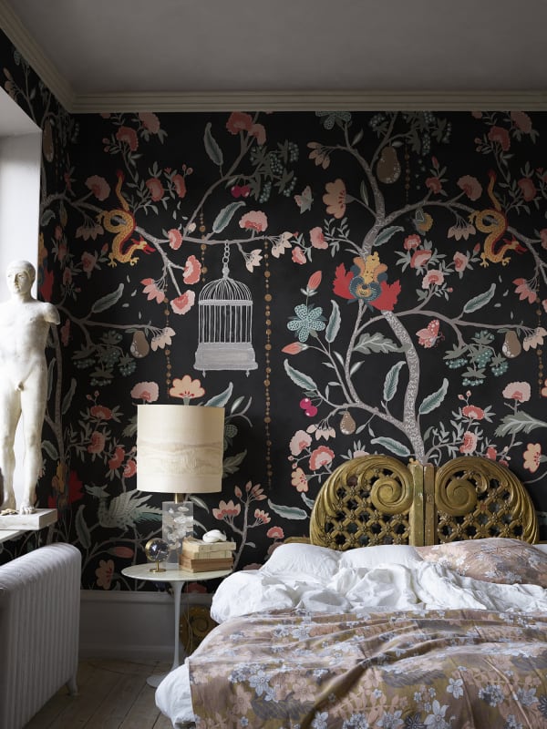 Rebel Walls R20977 Poetic Mystic Garden Black - mural w smoki i kwiaty