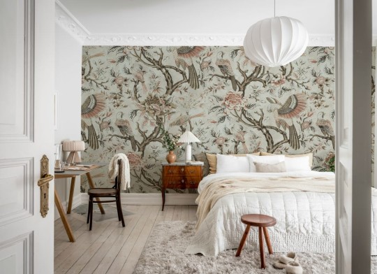 Rebel Walls R20969 Poetic Wings in Bloom Beige - mural w ptaki i kwiaty o fakturze tkaniny