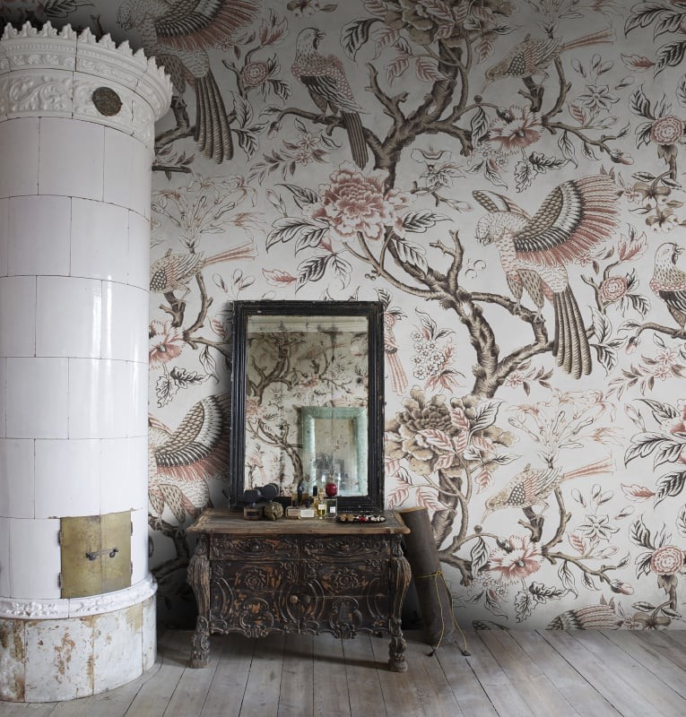 Rebel Walls R20969 Poetic Wings in Bloom Beige - mural w ptaki i kwiaty o fakturze tkaniny