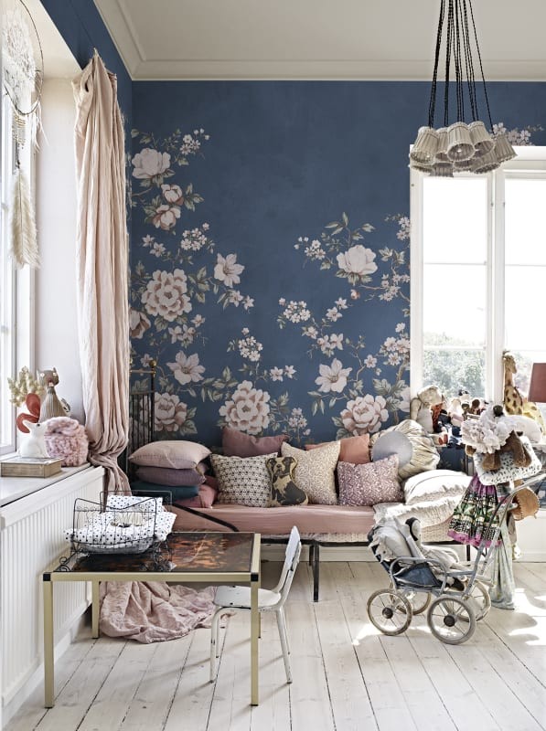Rebel Walls R20356 Poetic Floral Chinoiserie Dark Blue - mural w kwiaty w stylu chinoiserie
