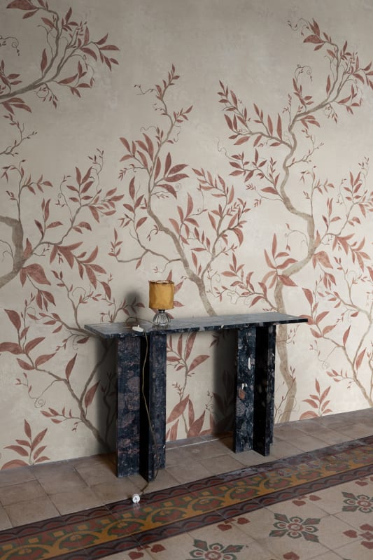 Rebel Walls R20345 Poetic Branches of Dreams Rust - mural w ręcznie malowane drzewa