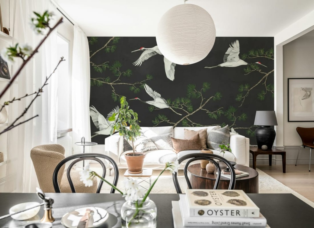 Rebel Walls R20336 Poetic Majestic Cranes Black - mural w ręcznie malowane żurawie