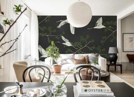 Rebel Walls R20336 Poetic Majestic Cranes Black - mural w ręcznie malowane żurawie