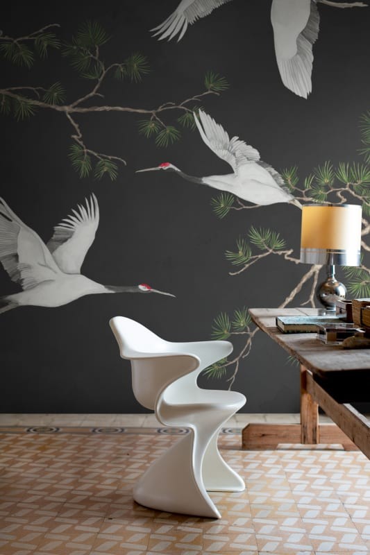 Rebel Walls R20336 Poetic Majestic Cranes Black - mural w ręcznie malowane żurawie