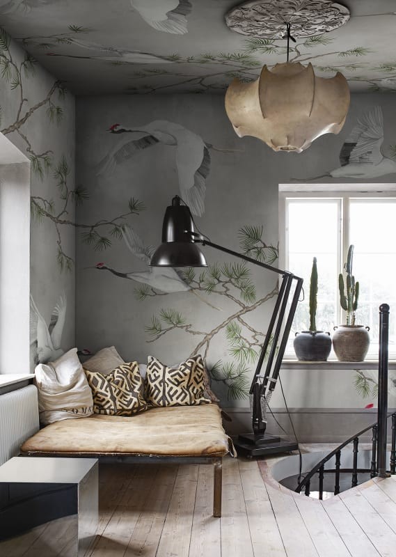 Rebel Walls R20334 Poetic Majestic Cranes Beige - mural w ręcznie malowane żurawie