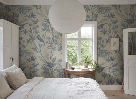 Sandberg S10595 Herbarium Celeste Blue – mural z gajem bambusowym