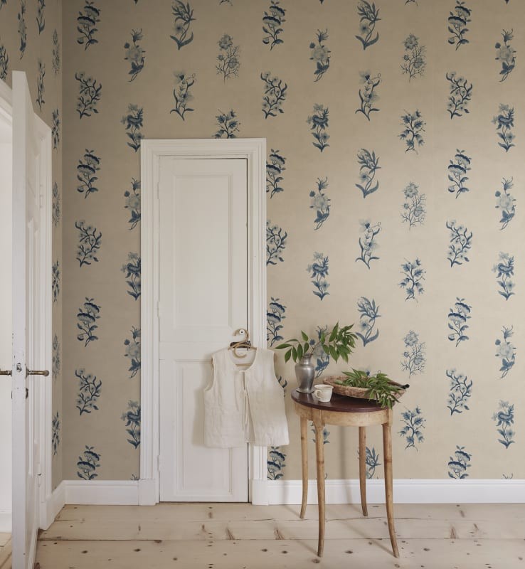 Sandberg S10610 Herbarium Victoria Blue – mural w kwiatki