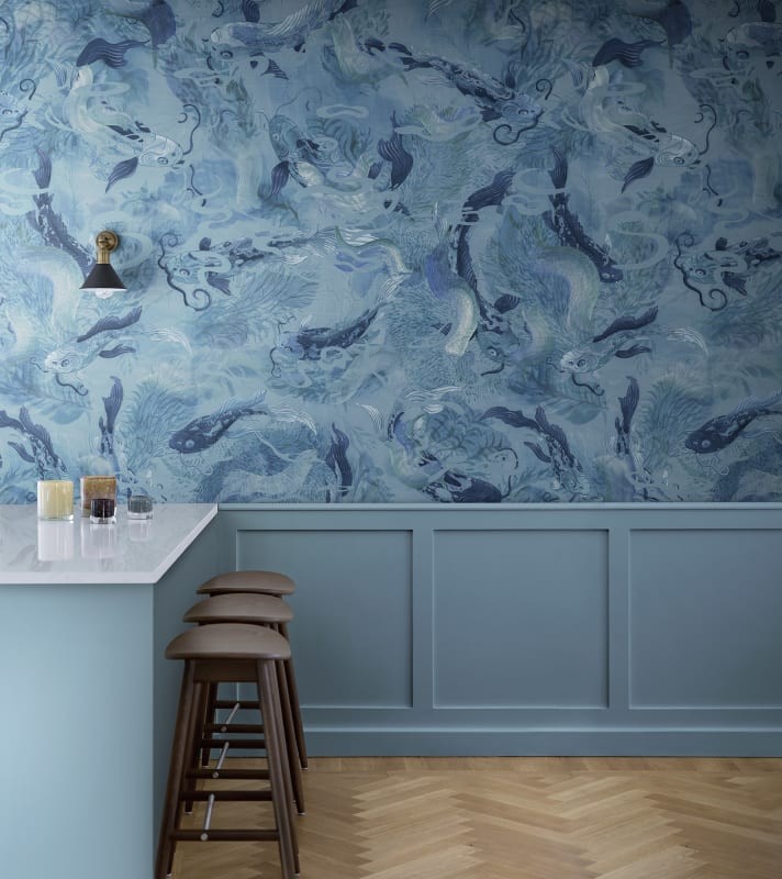Rebel Walls R21022 Sam Wilde Atlantis Fish Blue - mural w rybki koi