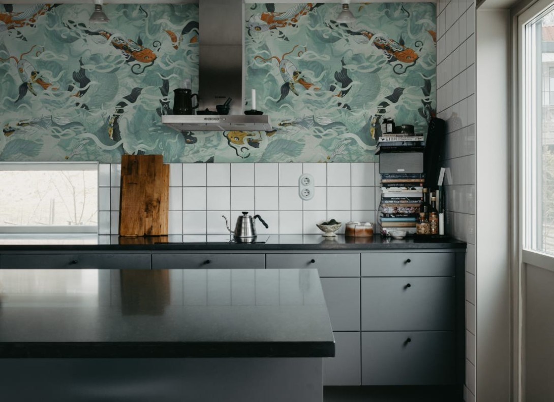 Rebel Walls R21025 Sam Wilde Atlantis Fish Ocean - mural w rybki koi