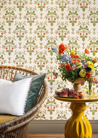 Cole & Son 127/2009 Classics Collection Vol. I Strawberry Olive on Print Room Blue – tapeta roślinna w truskawki