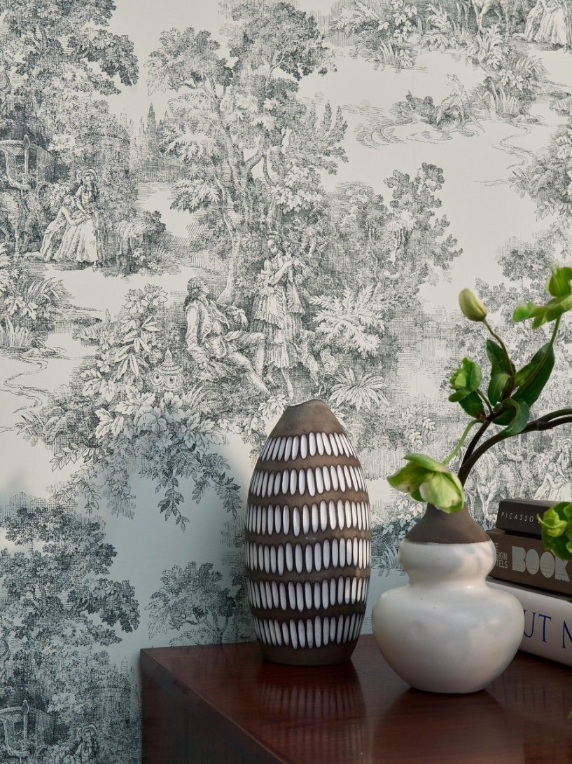 Boras Tapeter 7766 Adorn Toile de Jouy Black – tapeta z botanicznym krajobrazem