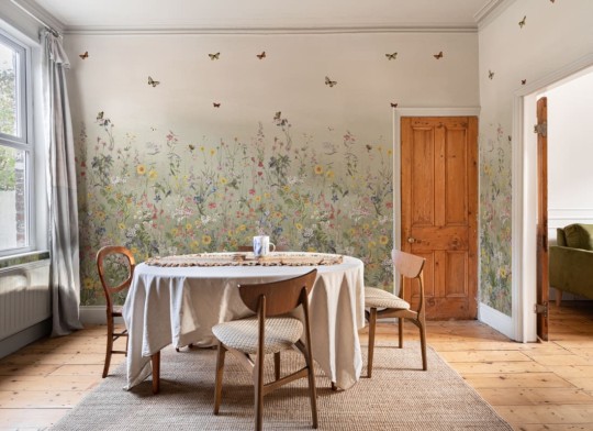 Hovia FL0607GR03W Wildspell Green - mural w polne kwiaty