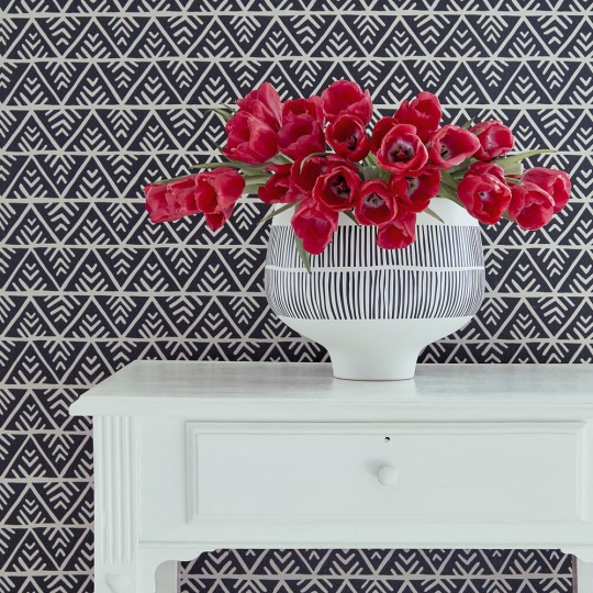 Anna French AT78704 Palampore Jules Navy on Flax - tapeta w geometryczny motyw plemienny