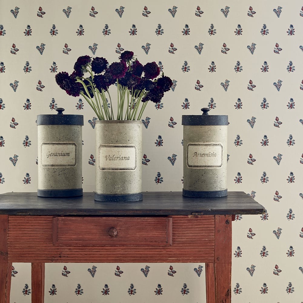 Anna French AT78759 Palampore Jouy Black on Cream - tapeta w kwiaty i owady