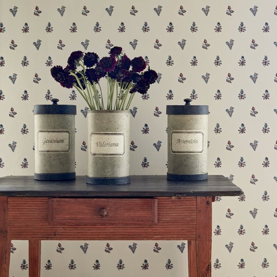 Anna French AT78759 Palampore Jouy Black on Cream - tapeta w kwiaty i owady