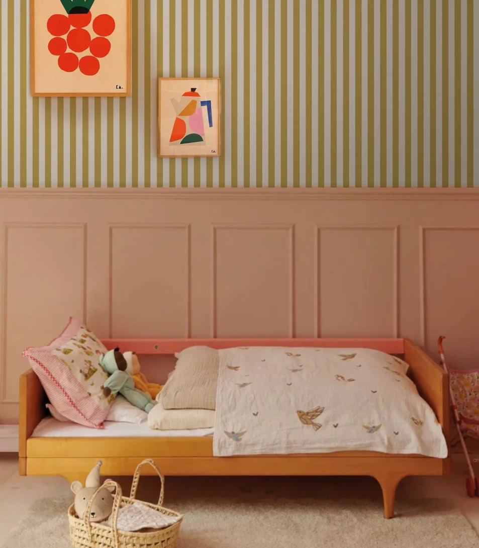 Wallcolors TAP-9236 2025 Stripe Meadow Mustard - mural w cienkie paski