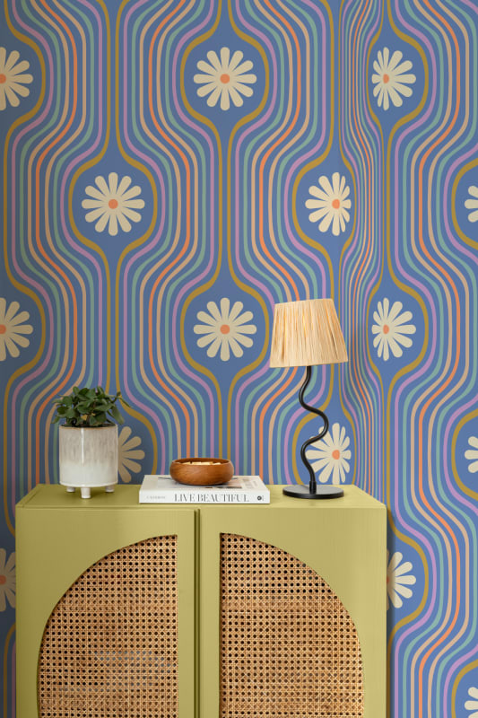 Hovia FL5702PU11R Joyride Purple - tapeta w kwiaty i linie w stylu retro