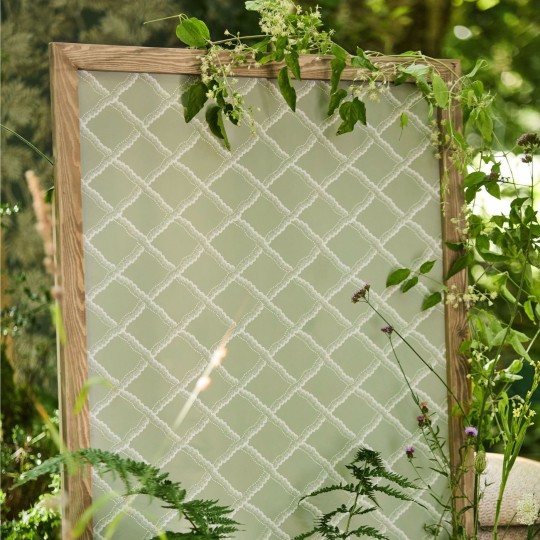 Sanderson 217436 Country Woodland Rye Shed Green - tapeta w falistą kratownicę