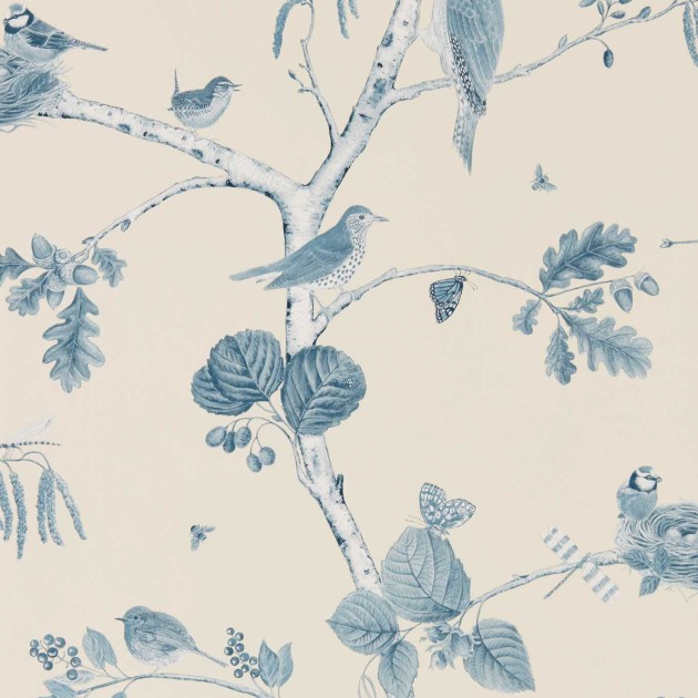 Sanderson 215705 Country Woodland Chorus Indigo - tapeta w ptaki na gałęziach
